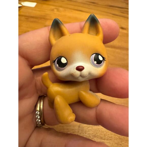 Littlest Pet Shop #112 German Shepherd Dog Caramel White Purple Eyes - Picture 1 of 5